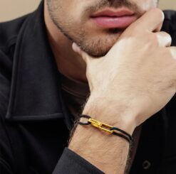 Alternative view of Gepersonaliseerde en verstelbare minimalistische armband met Naam - RVS Goudkleurig