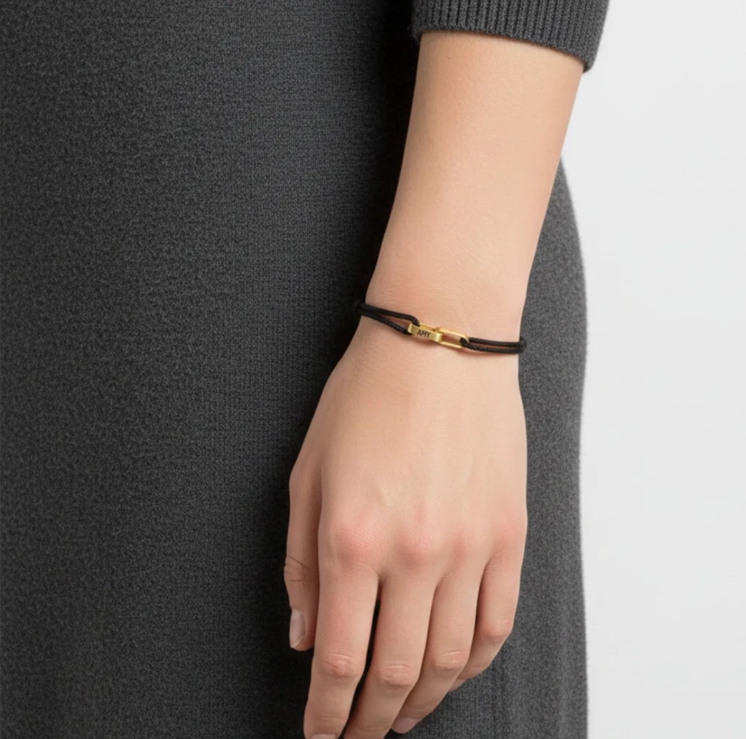 Gepersonaliseerde en verstelbare minimalistische armband met Naam - RVS Goudkleurig - Afbeelding 3